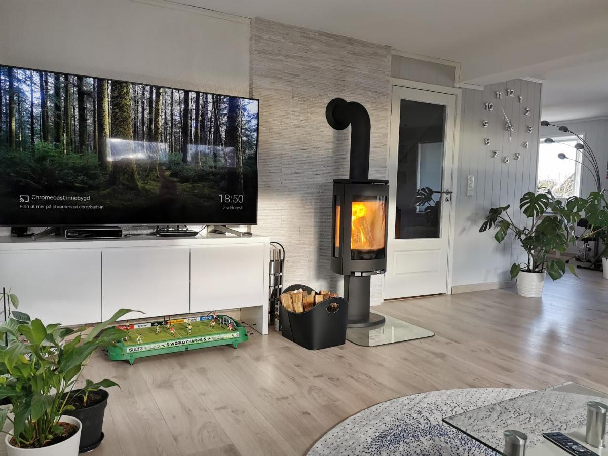 Odderhei, spacious & family friendly house, sunny veranda - Bed and Breakfast