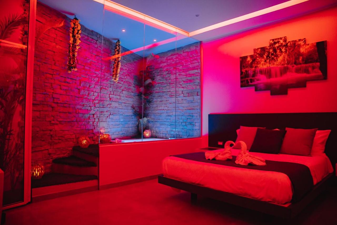 Suite with Hot Tub