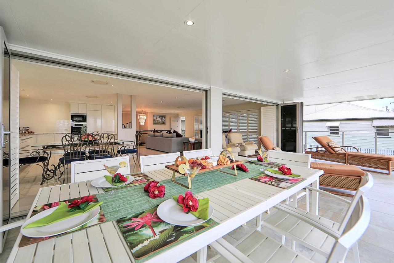 Deluxe Three-Bedroom Apartment