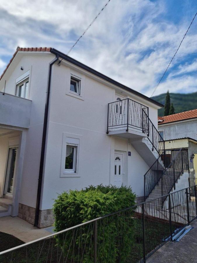 B&B Baošići - Apartmani Vanja - Bed and Breakfast Baošići