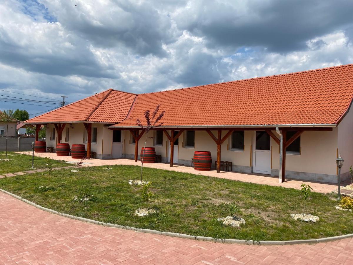 Tisza-i Apartmanok - Chambres d'hôtes Tiszafüred
