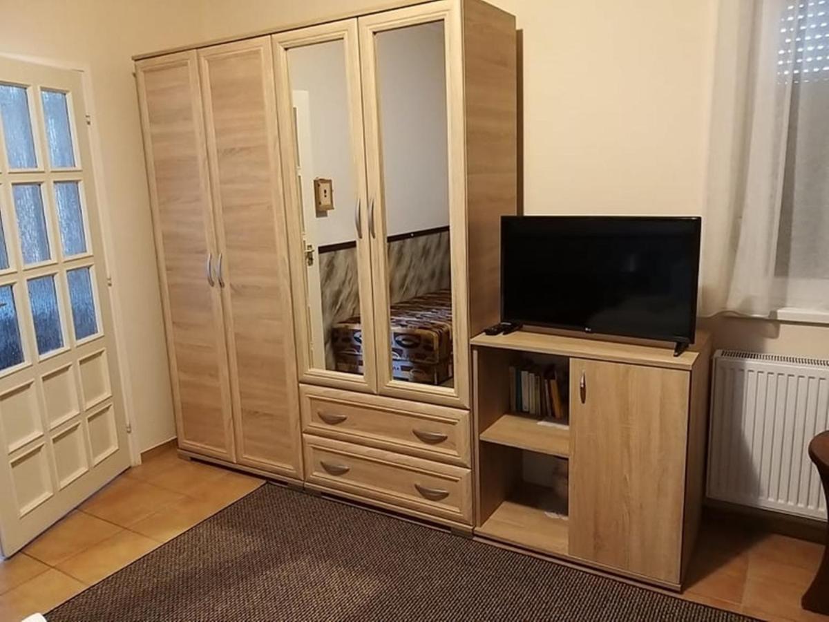 Apartment (3 Adults)