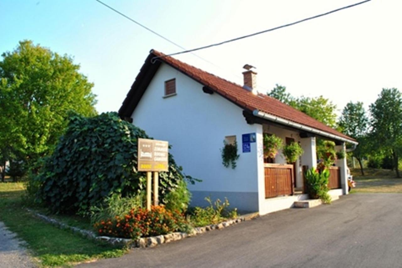Guest House Family Dukić - B&B