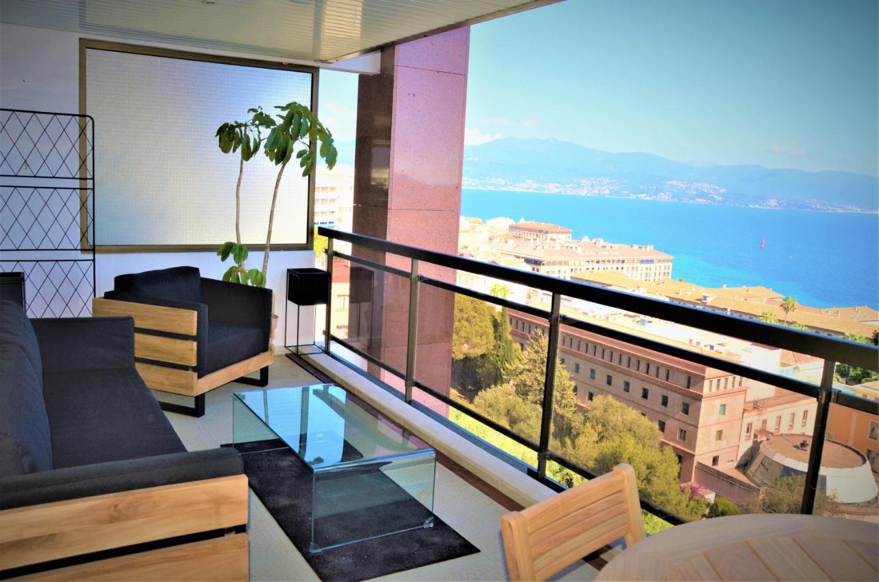 B&B Ajaccio - Grand T2 STANDING AJACCIO Proche centre et plages VUE PANORAMIQUE PARKING PRIVE - Bed and Breakfast Ajaccio