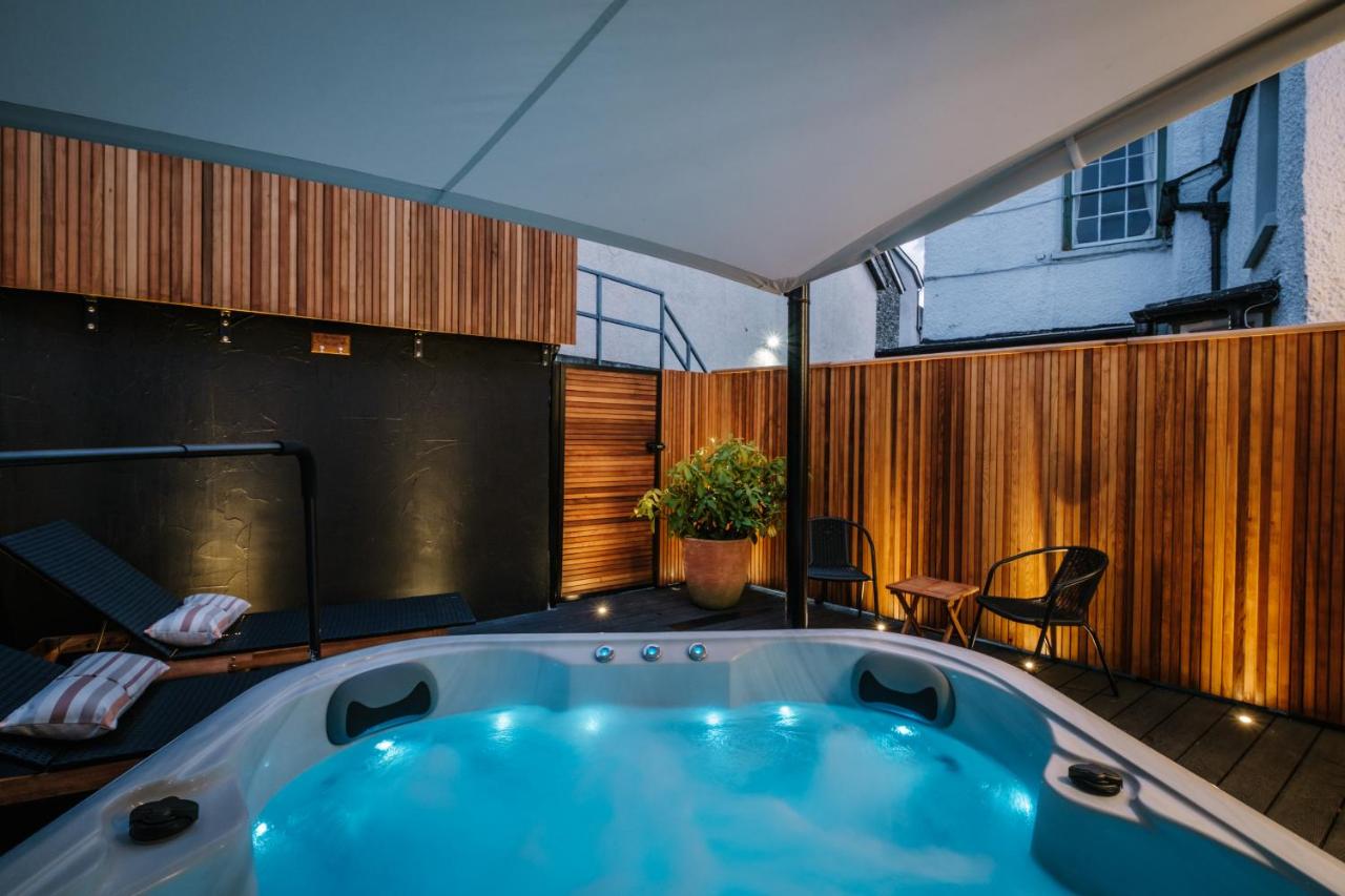 The Den - The White House Windermere - Off-Site Health Club & Spa 2 minute walk away - Chambres d'hôtes Bowness-on-Windermere