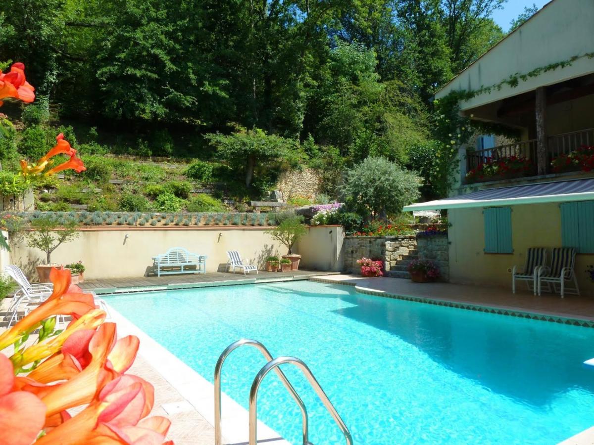 B&B Castres-sur-l'Agout - Mille Fleurs a romantic enchanting renovated luxury Bastide with shared pool - Bed and Breakfast Castres-sur-l'Agout