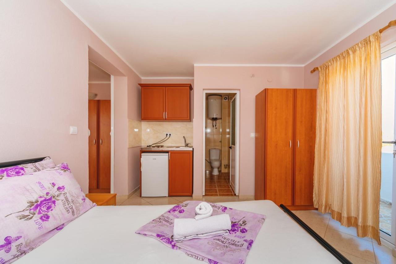 One Bedroom Apartment