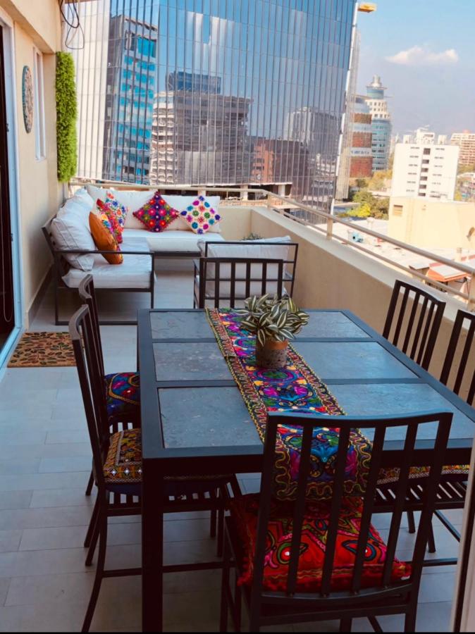 Apartament Condo Amueblado, ENCOMENDEROS 200 El Golf, Las Condes Santiago con vista al Costanera Center - Chambres d'hôtes Santiago