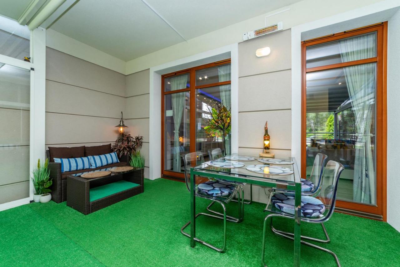 Luxury Yacht z tarasem - Neptun Park Jelitkowo by OneApartments - Chambres d’hôtes Gdańsk