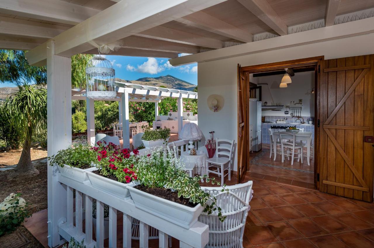 NUOVA Villa Intera Guidaloca - B&B Scopello