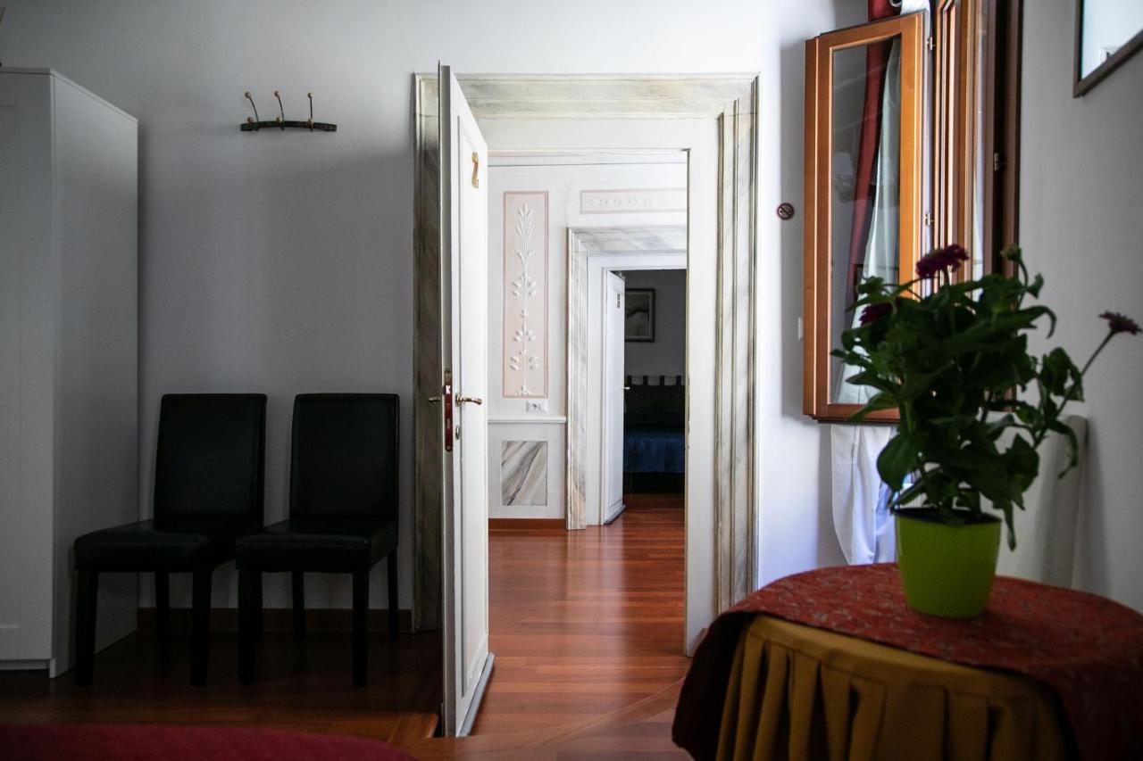 Doppel- oder Zweibettzimmer