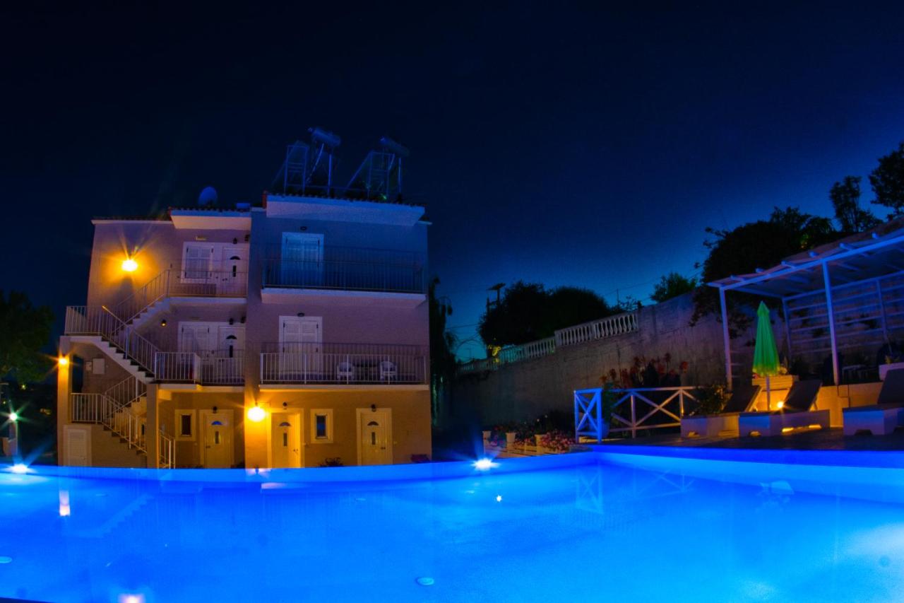 Kouros Apartments & Studios By Hotelius - B&B Agios Stéfanos Avliotón