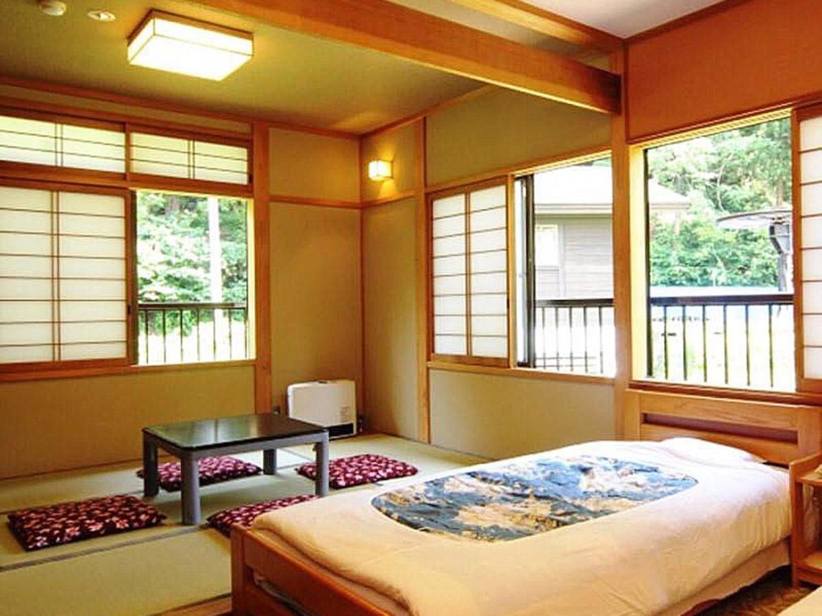 Zimmer im japanischen Stil mit Tatami-Bereich