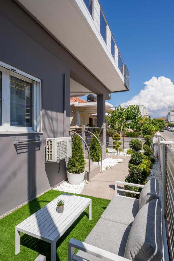 Apartment with Mountain View