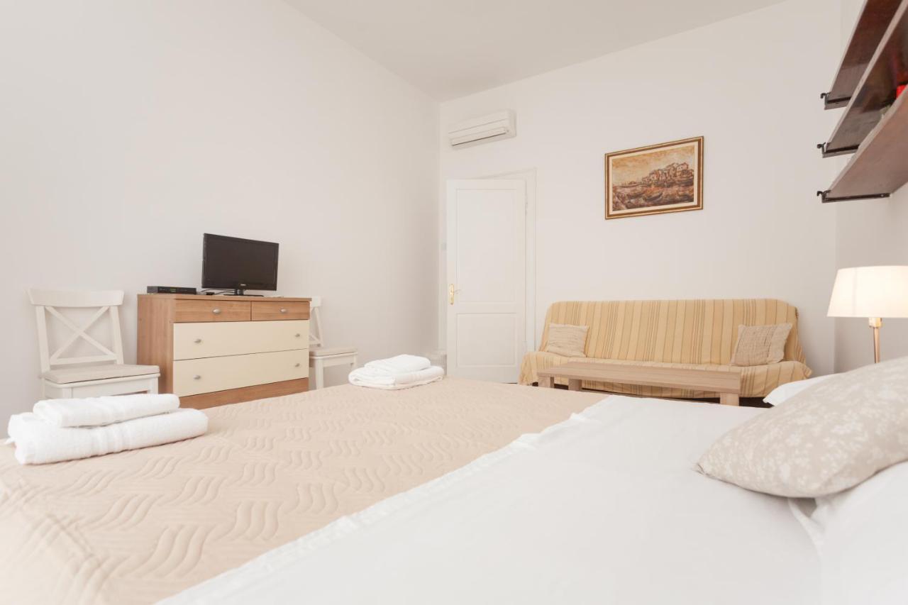 Planetrovinj apartments - B&B