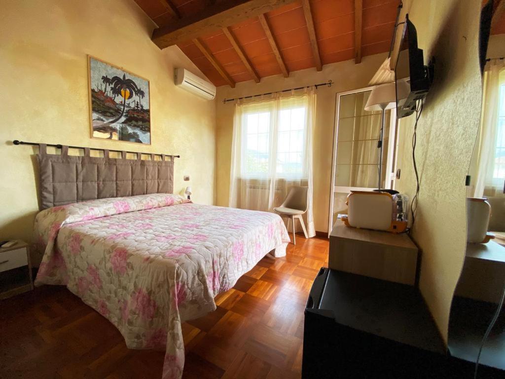 Double Room with Private External Bathroom