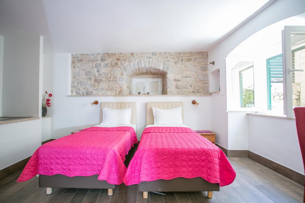 One-Bedroom Apartment with Garden View