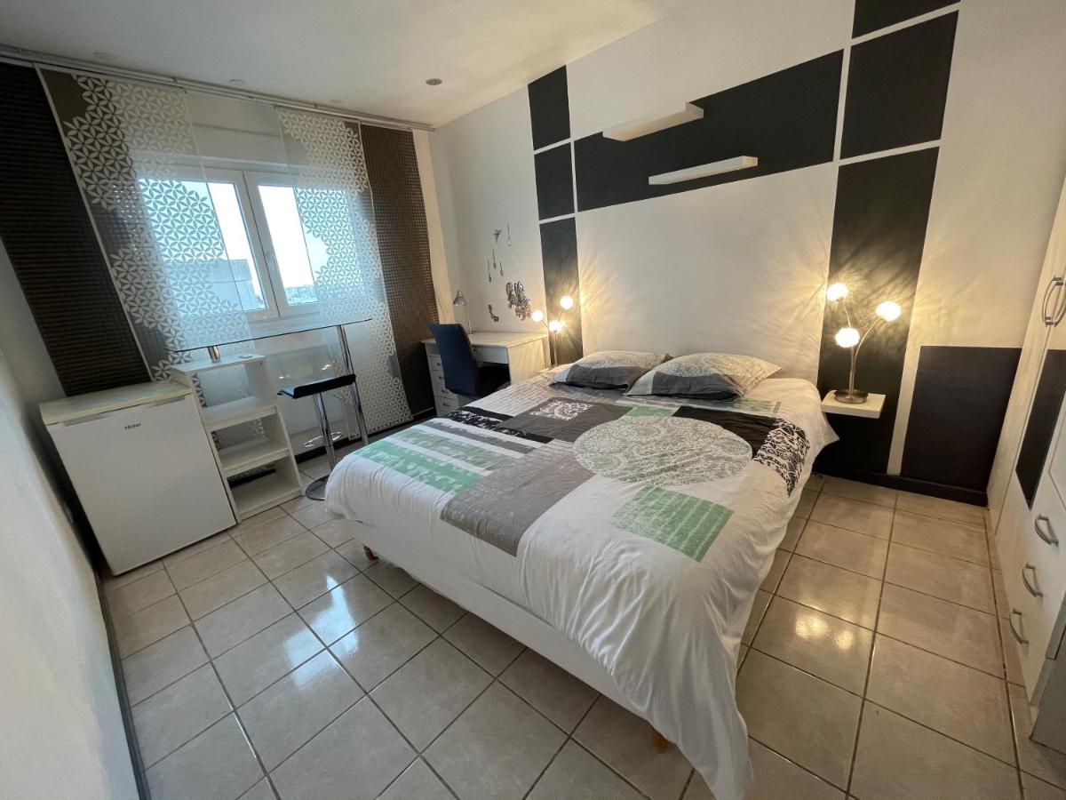 Standard Double Room with Shared Bathroom