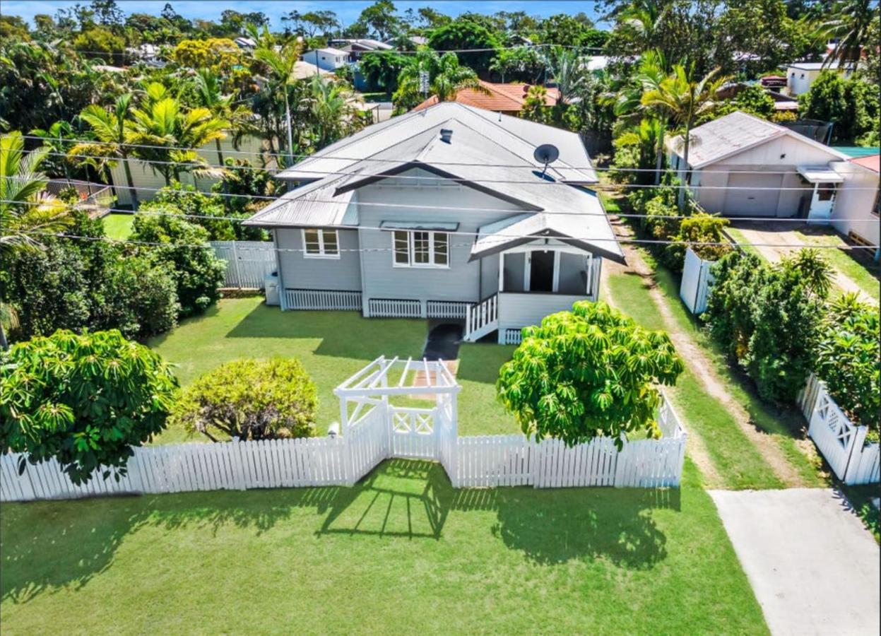 Urangan Family Friendly home with views, wifi, wine - B&B