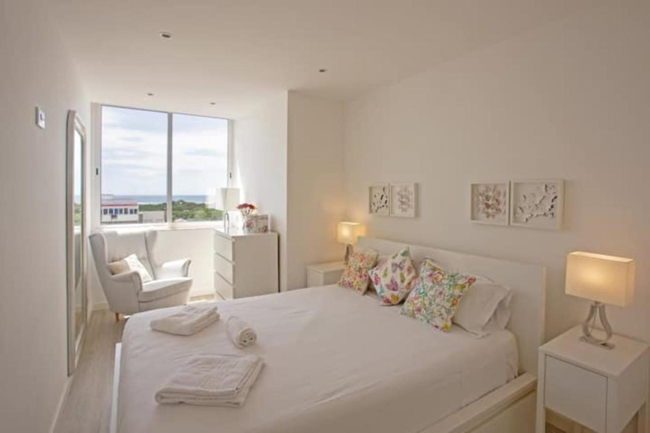 Magnificent 1 Bedroom Apartment With Views Over The Ocean - B&B Costa da Caparica