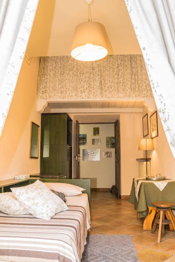 Kleines Doppel-/Zweibettzimmer