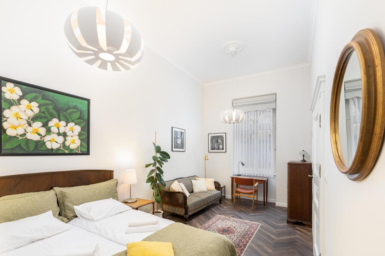 One-Bedroom Apartment - 16 Sarego Street