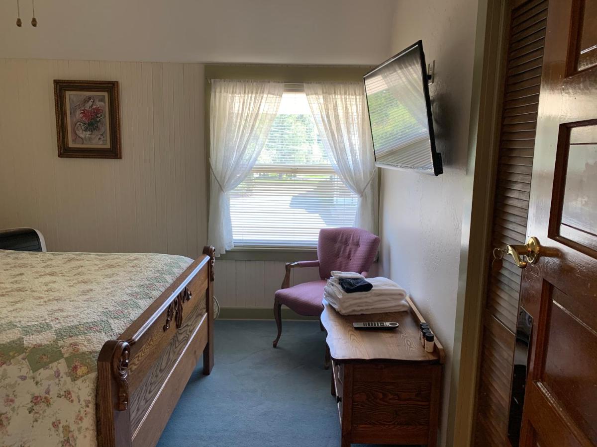 Queen Room with Shared Bathroom