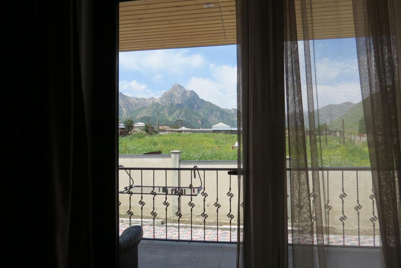 Bibo's Kokhi Guesthouse - Bed and Breakfast Stepantsminda