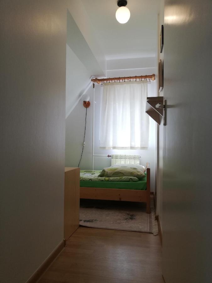 Camera Matrimoniale con Balcone (2 Adulti + 1 Bambino)