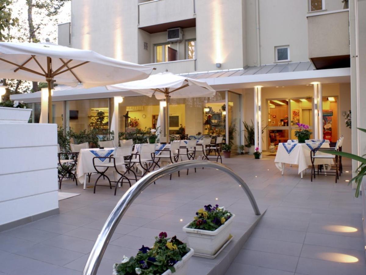 B&B Riccione - Hotel Nives - Bed and Breakfast Riccione