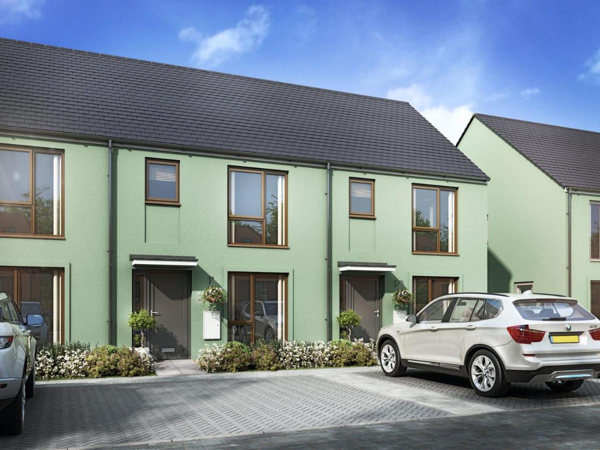 3 GUEST ROOMS IN A 3-BED HOUSE, KITCHEN, SMART TV in all rooms, SINGLE,DOUBLE,ENSUITE options available, KETLEY, TELFORD - Bed and Breakfast