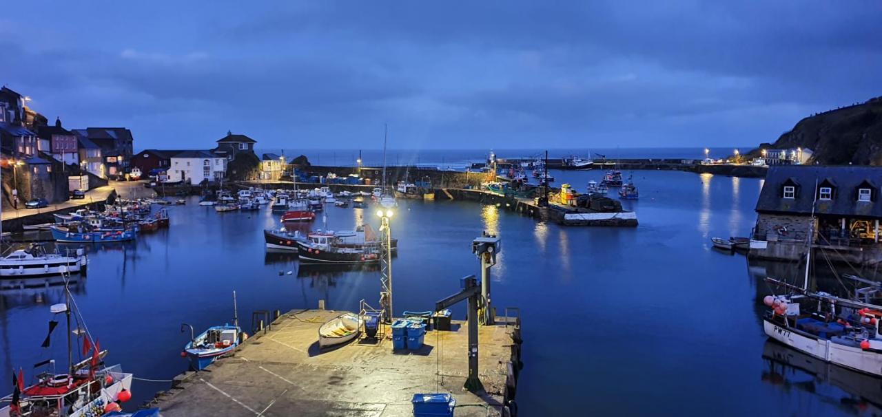 B&B Mevagissey - Harbour Tavern Penthouse - Bed and Breakfast Mevagissey