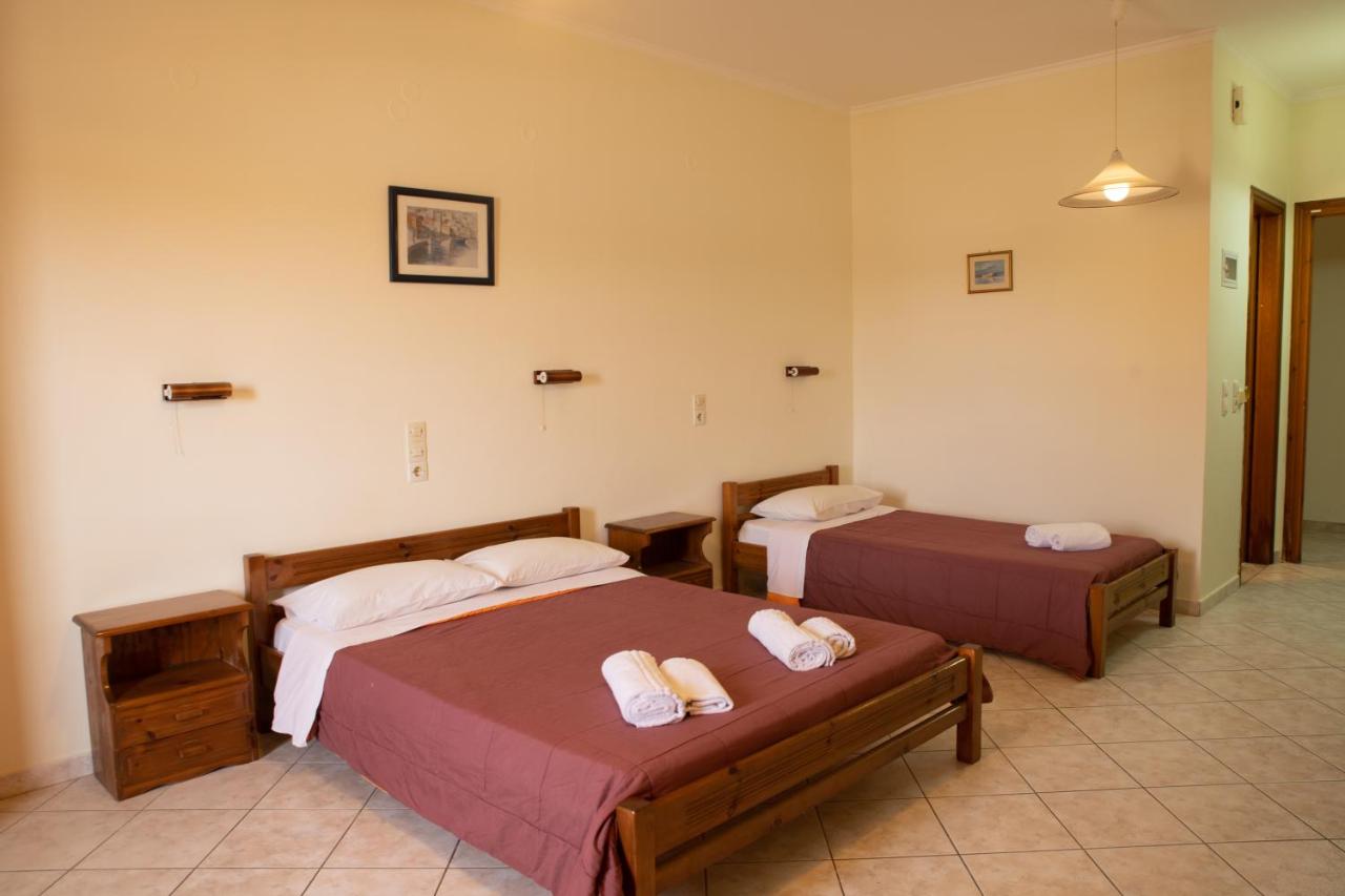 Habitación Triple con vistas al jardín
