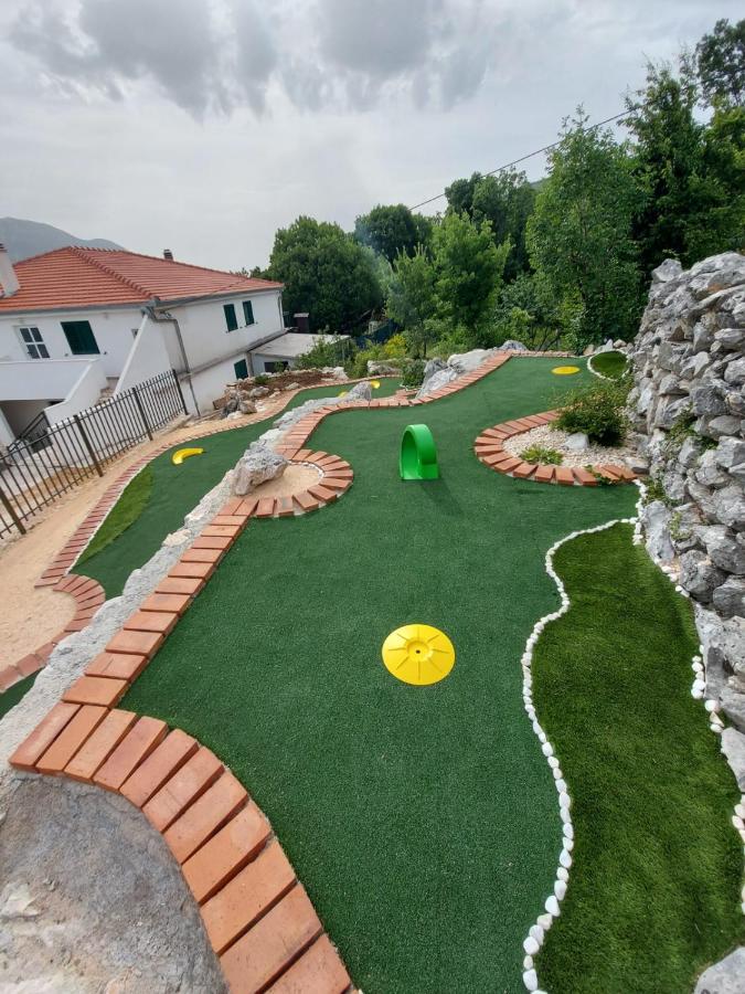 Villa Sagosde with Swimming Pool and Mini Golf - B&B