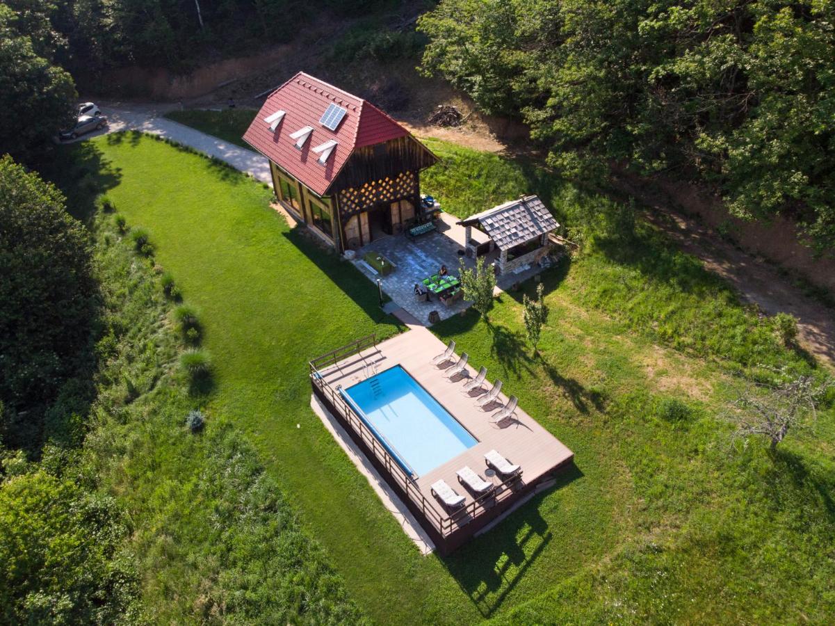 B&B Sevnica - Rustic retreat with pool počitnice na kozolcu - Bed and Breakfast Sevnica