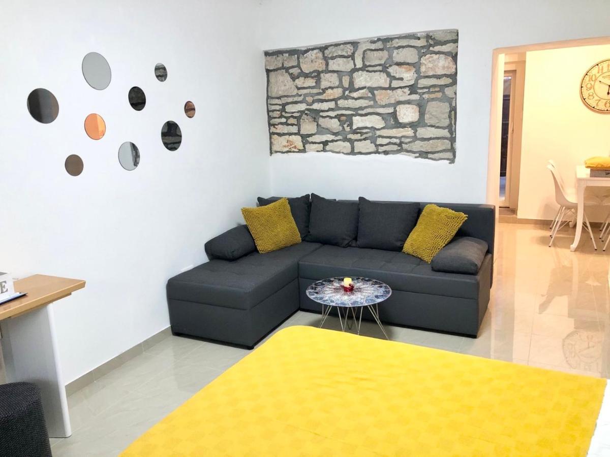King Studio with Sofa Bed