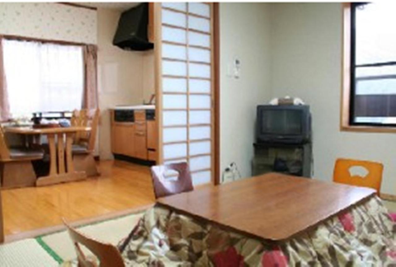 Zimmer mit Tatami-Bereich und Gemeinschaftsbad - Nebengebäude