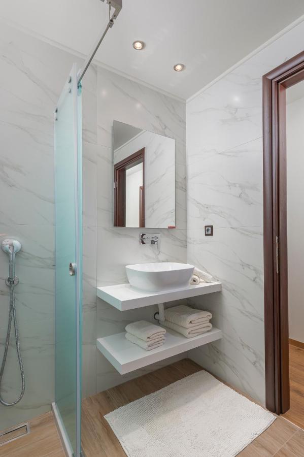 Sea Wind Luxury Apartments with Pool Kassandra Halkidikι - B&B Néa Fókaia