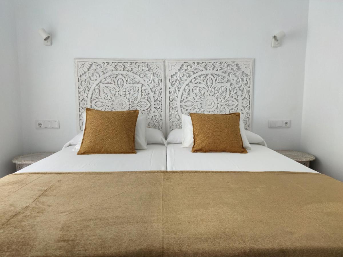 Twin Room with Private Bathroom