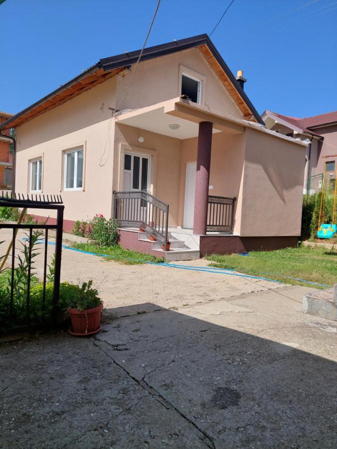 Sara Apartments Plav - B&B
