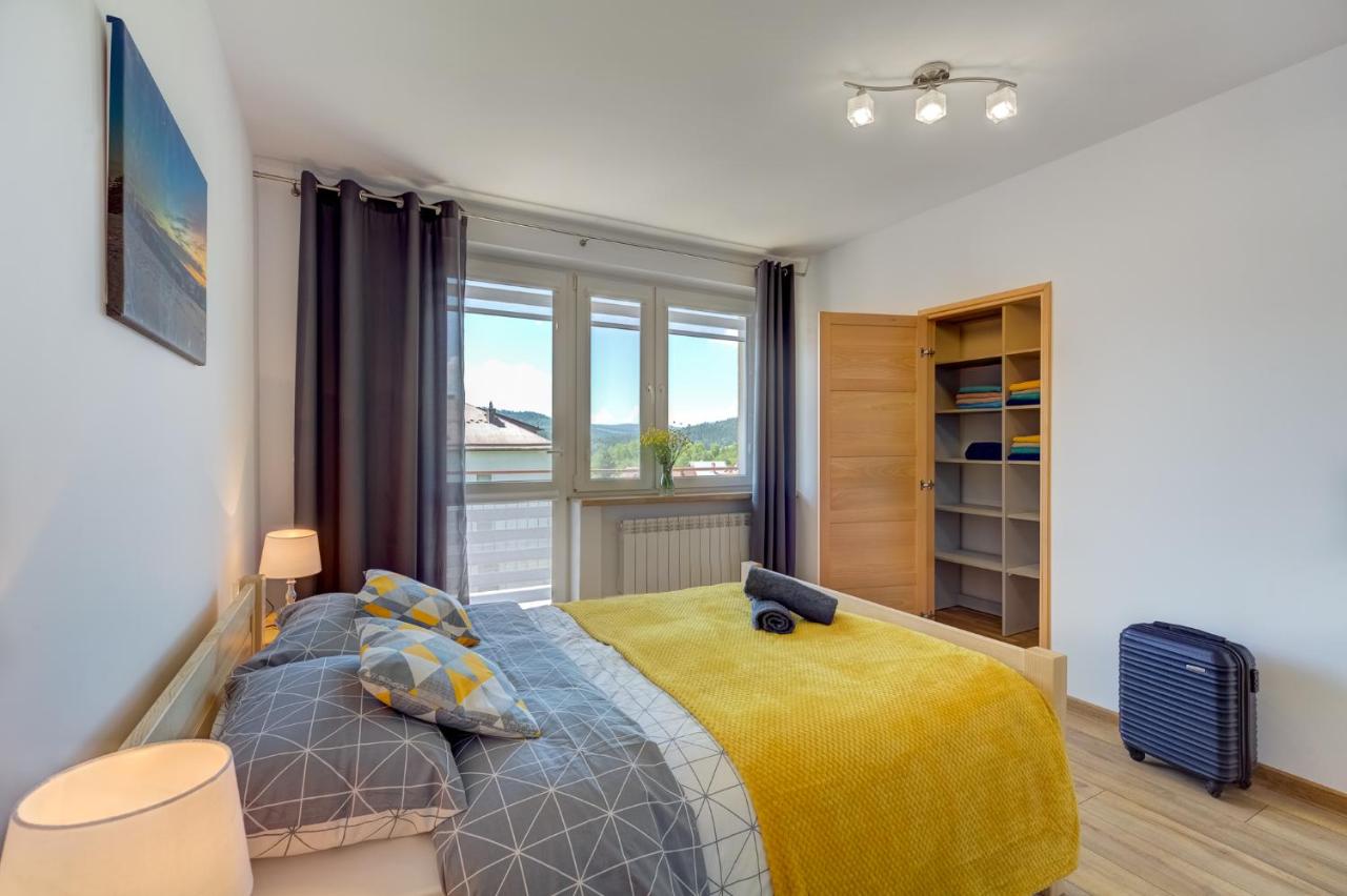 Apartment with Mountain View