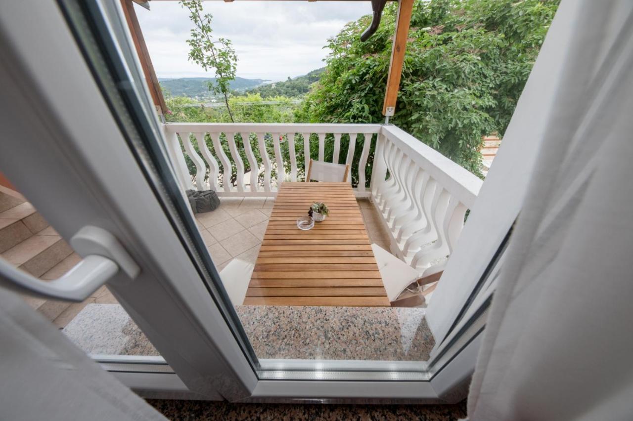 Apartment in Mundanije with Seaview, Terrace, Air condition, WIFI (3748-4) - Bed and Breakfast Mundanije