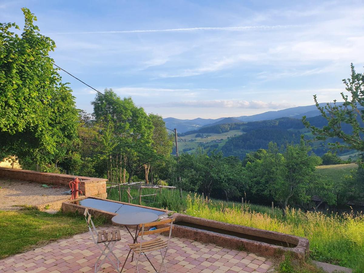 Zimmer mit Kingsize-Bett und Bergblick