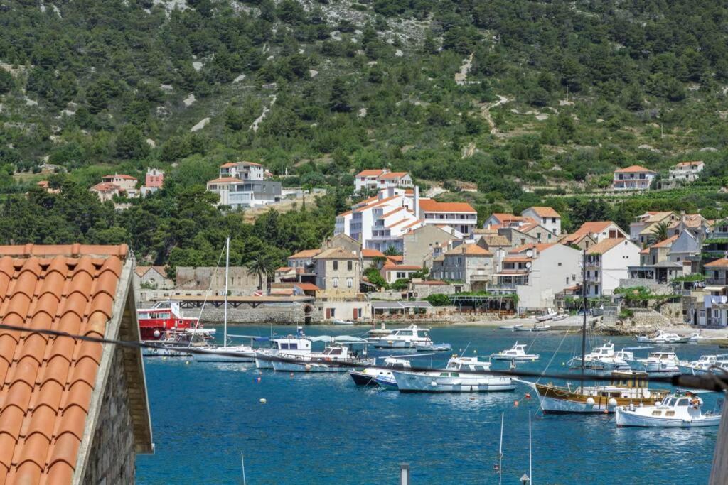 Apartment Eša - B&B Komiža