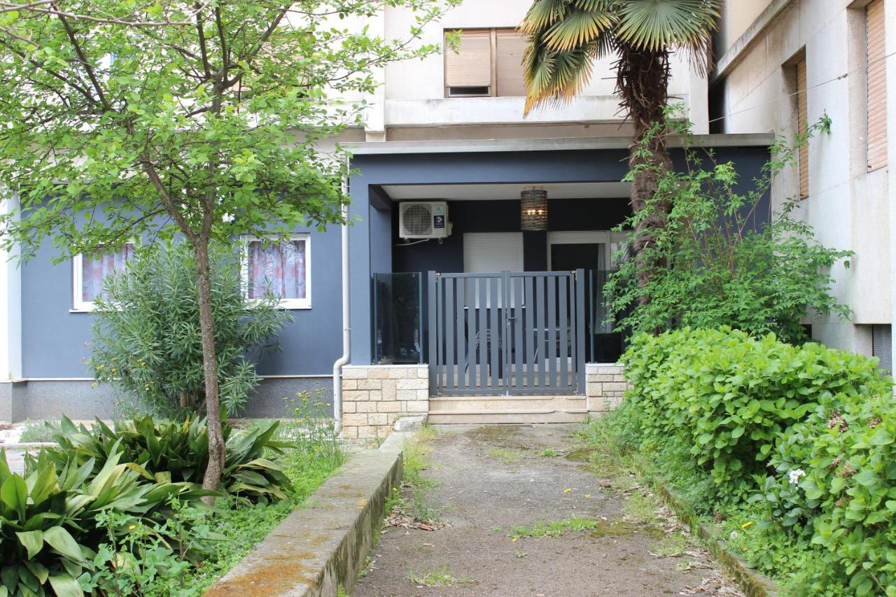 Deluxe Studio