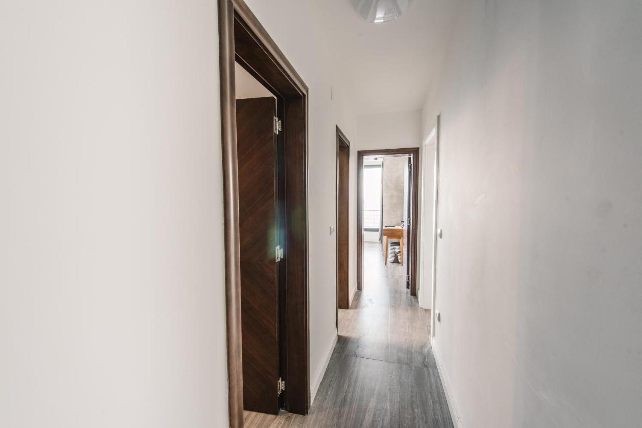 Three-Bedroom Apartment with Sea View and Balcony