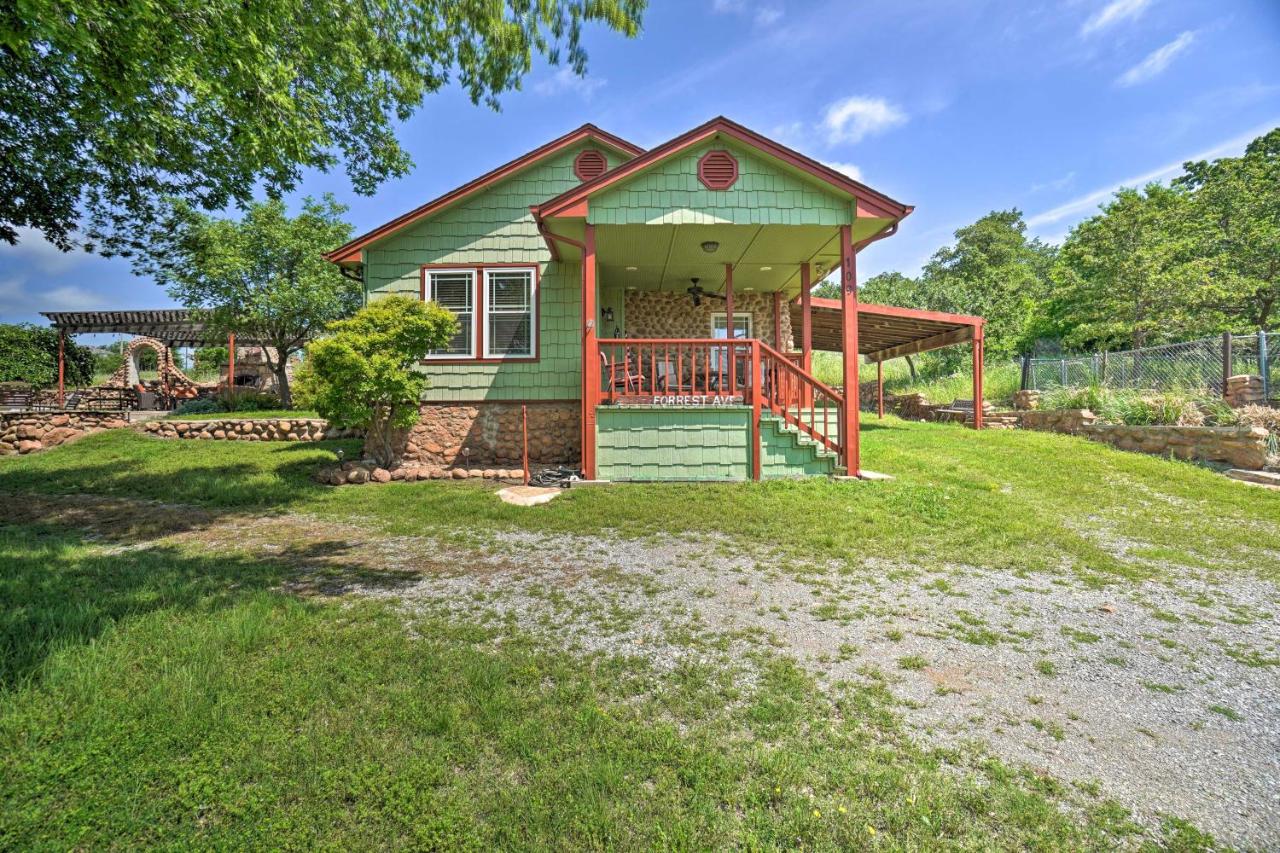 Charming Hilltop Cottage in Medicine Park! - B&B