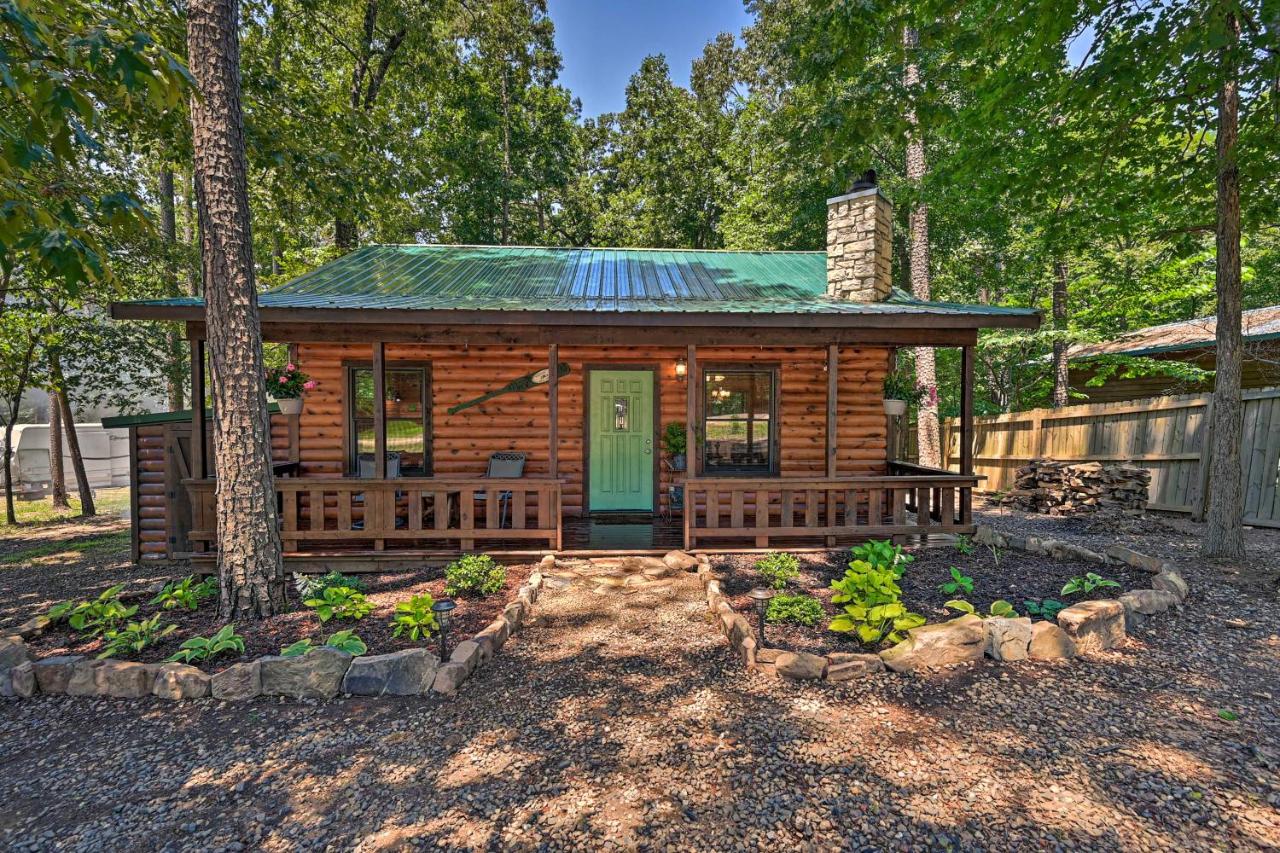 B&B Broken Bow - Azalea House - Forest Retreat with Hot Tub! - Bed and Breakfast Broken Bow