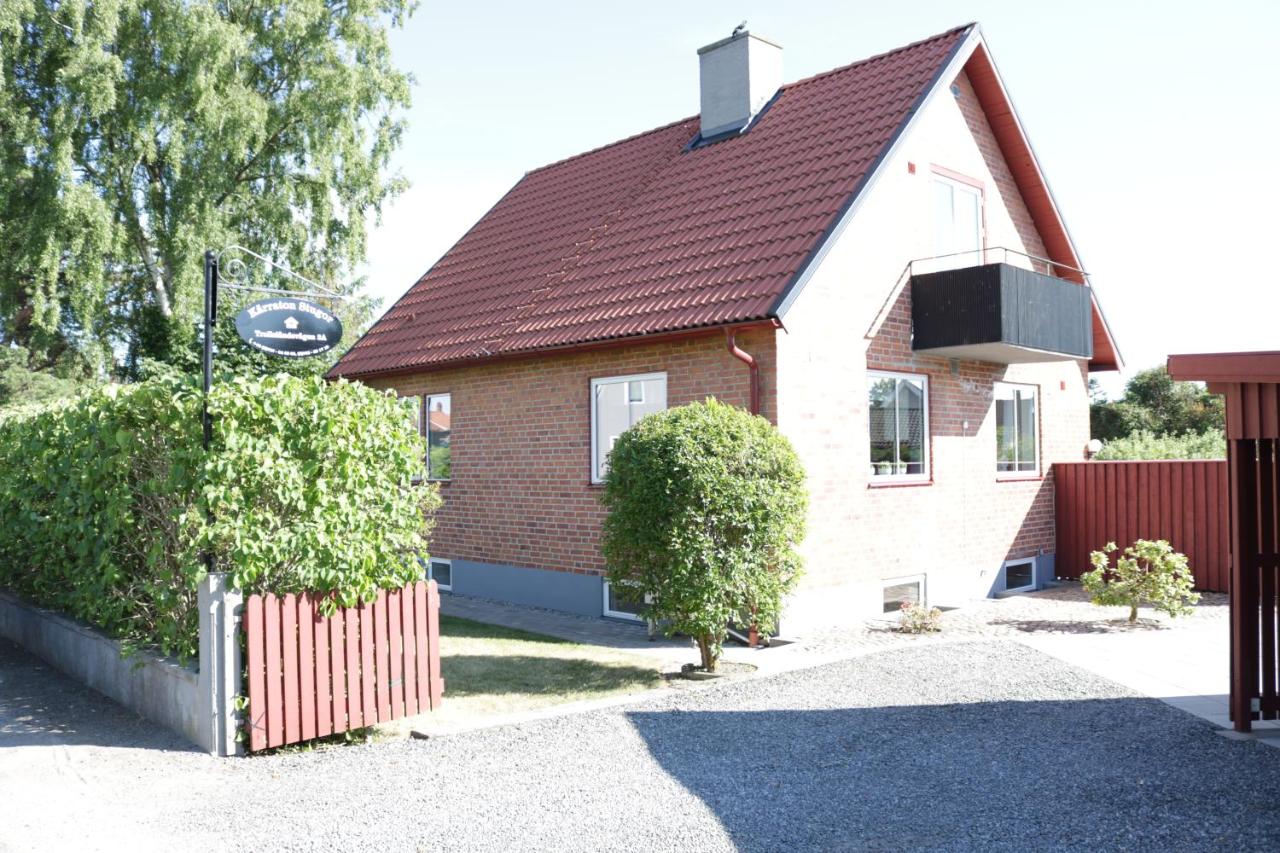 B&B Åhus - Kärraton Stugor Centrala Åhus - Bed and Breakfast Åhus