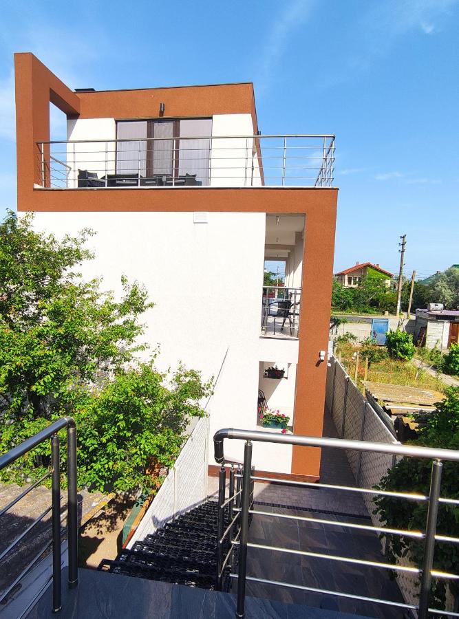 Villa Orchidea Sunrise - B&B Karolino-Buhaz